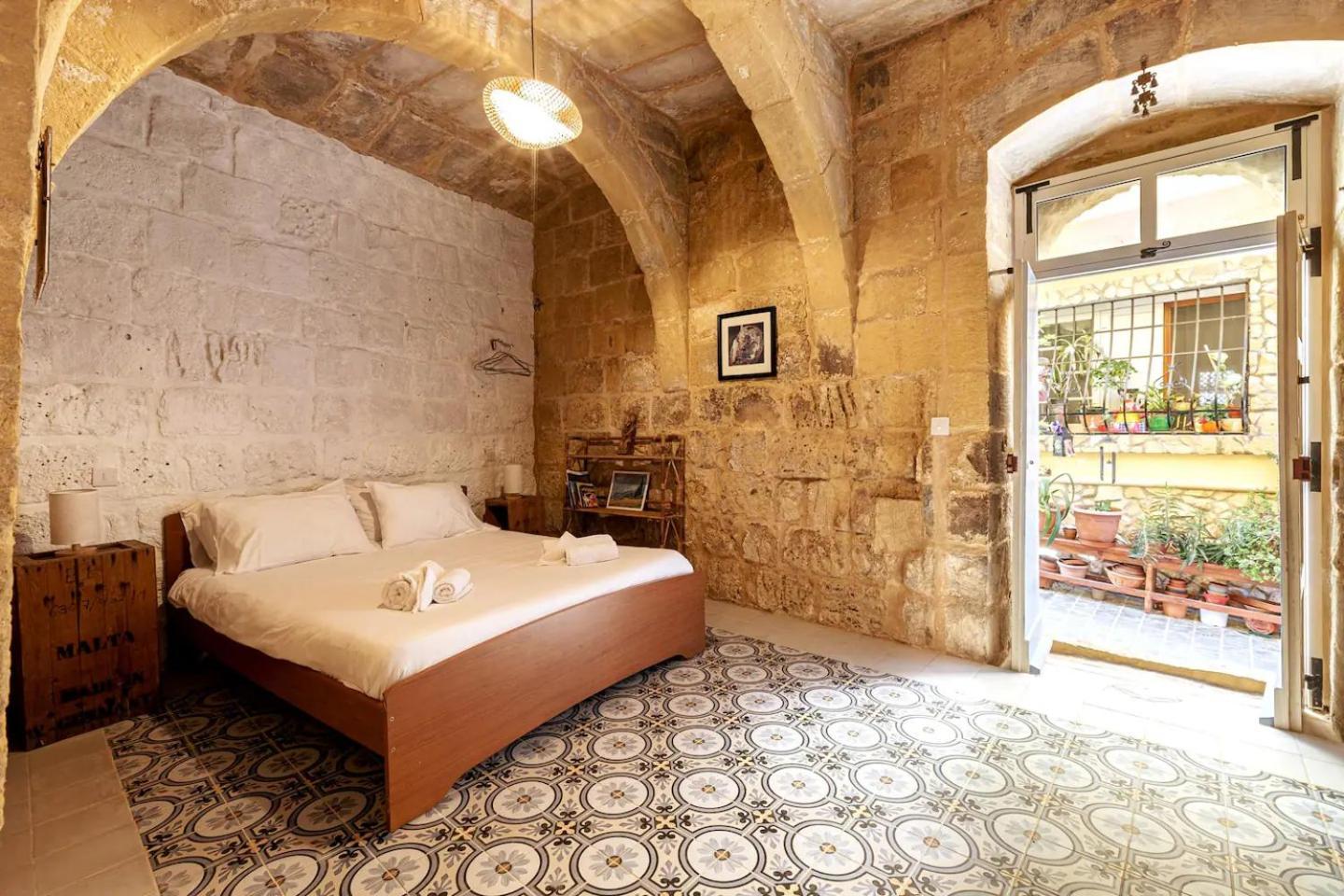 Historic Hideaways - 900 Year Old Converted Studios Victoria Exterior foto