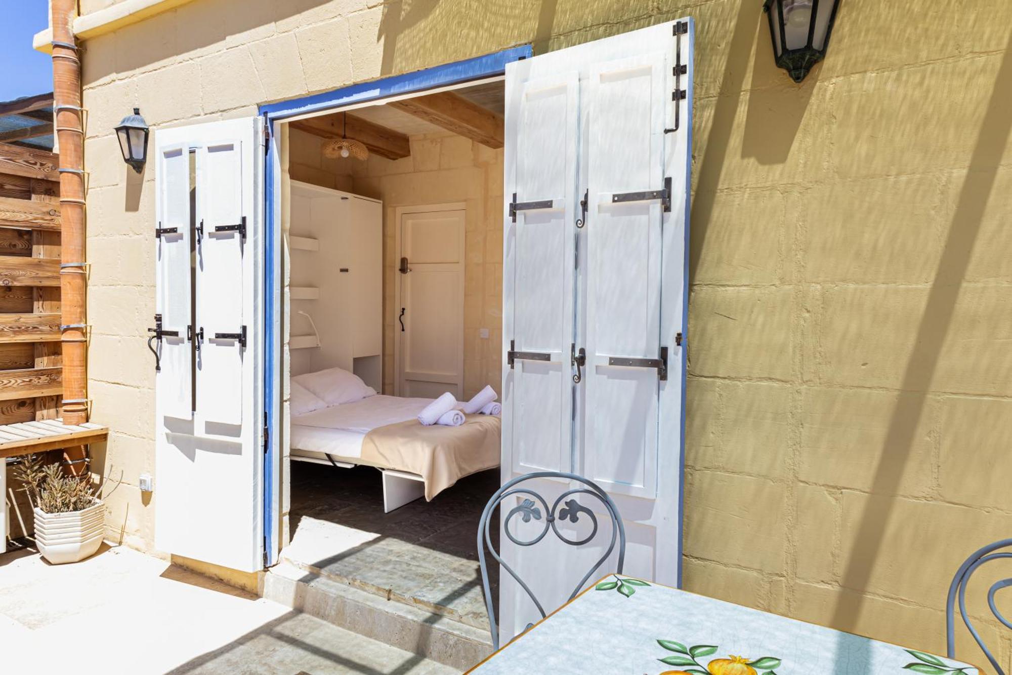 Historic Hideaways - 900 Year Old Converted Studios Victoria Exterior foto