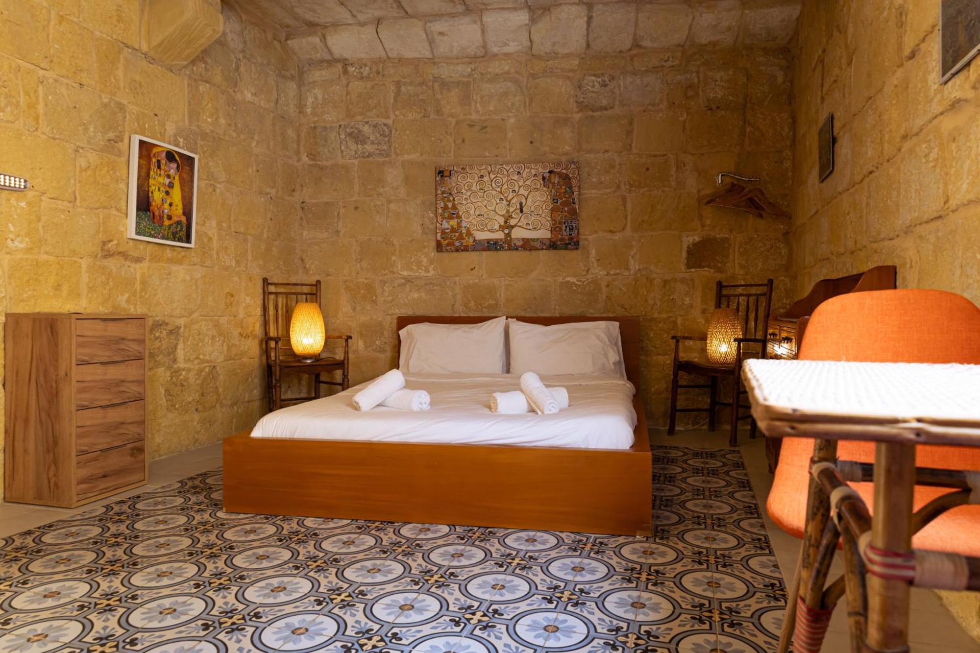 Historic Hideaways - 900 Year Old Converted Studios Victoria Exterior foto