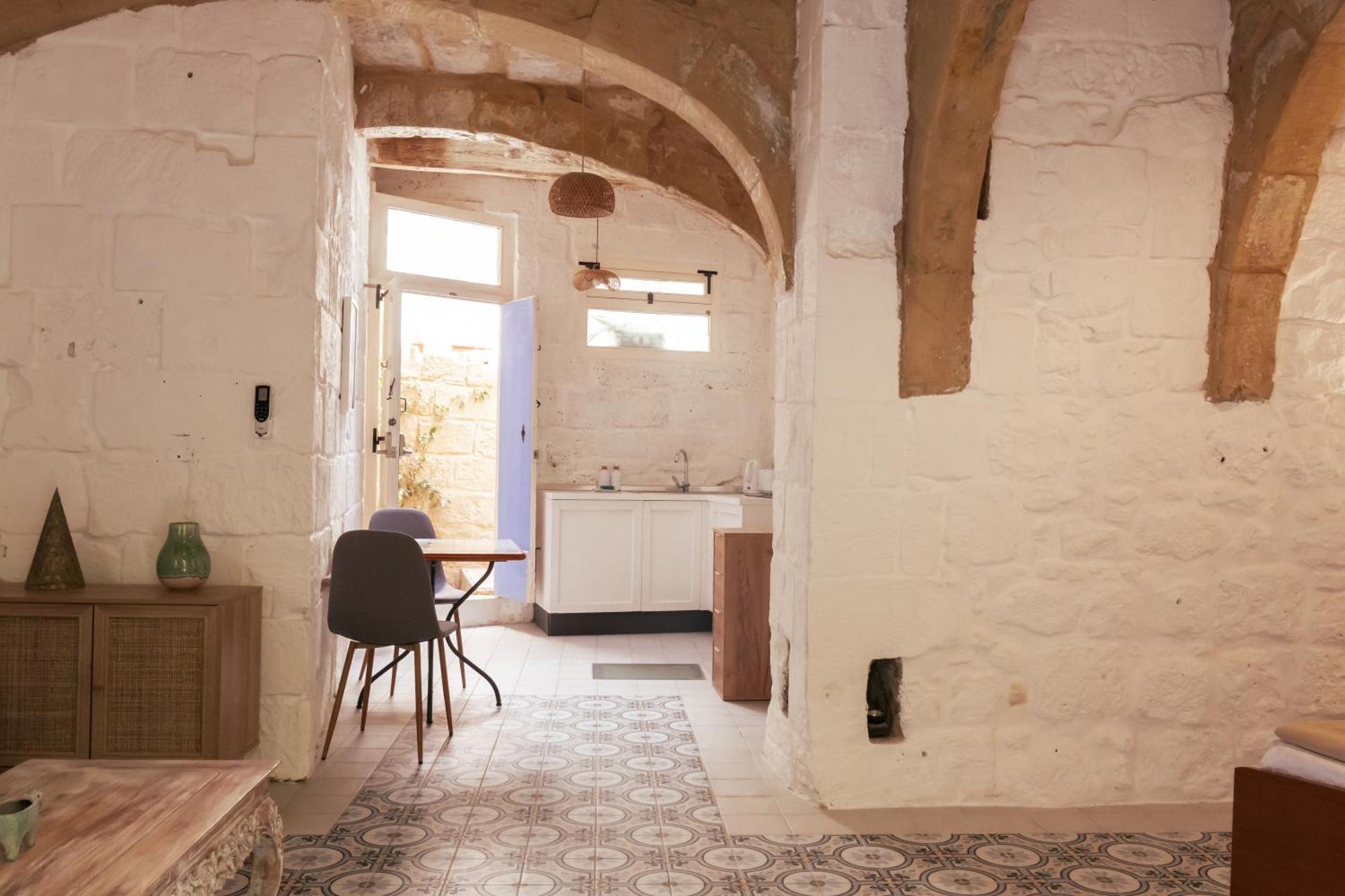 Historic Hideaways - 900 Year Old Converted Studios Victoria Exterior foto